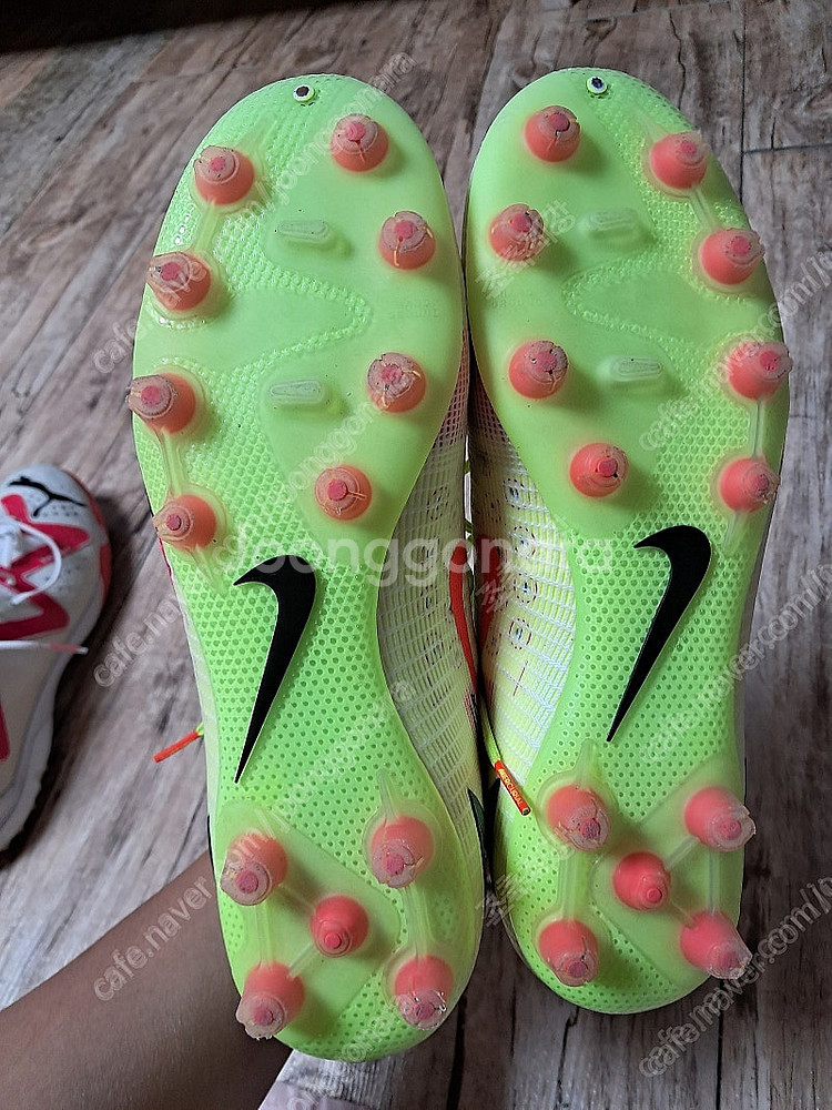 선수용 축구화 여러가지 판매합니다(베이퍼14HG,모렐리아DNA,아식스C3검노TF,프레데터프리시즌리메이크)--2