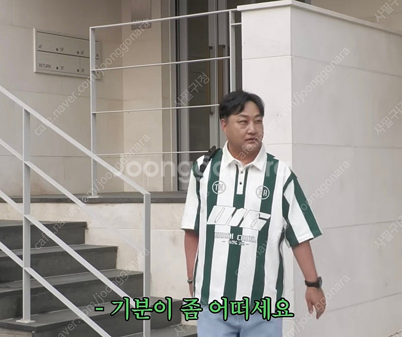 [김수용님 착용]유니폼스타일 스트라이프 반팔 카라티--1