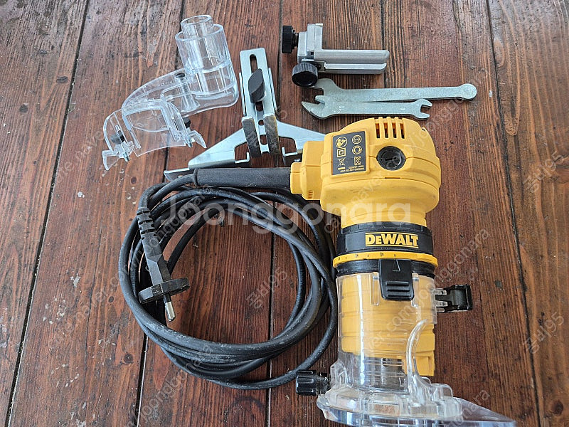 디월트 유선트리머 DWE6000--1