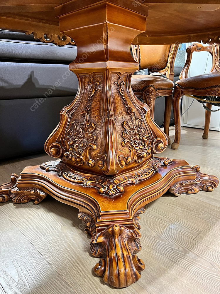 [해운대 우동] 고급 엔틱 장식장+식탁 세트 일괄 이미지