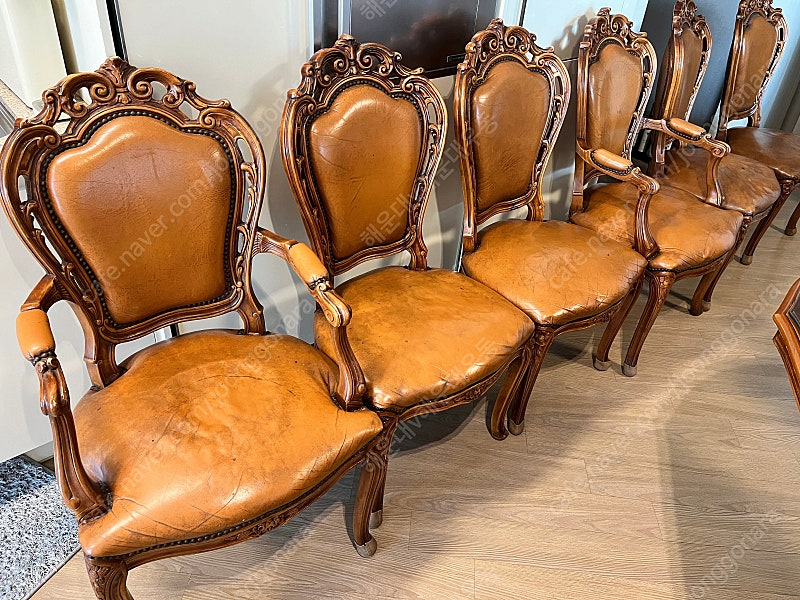 [해운대 우동] 고급 엔틱 장식장+식탁 세트 일괄 이미지