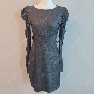 [무료배송] Papaya 파파야 라운드넥 벌룬소매 슬림 원피스