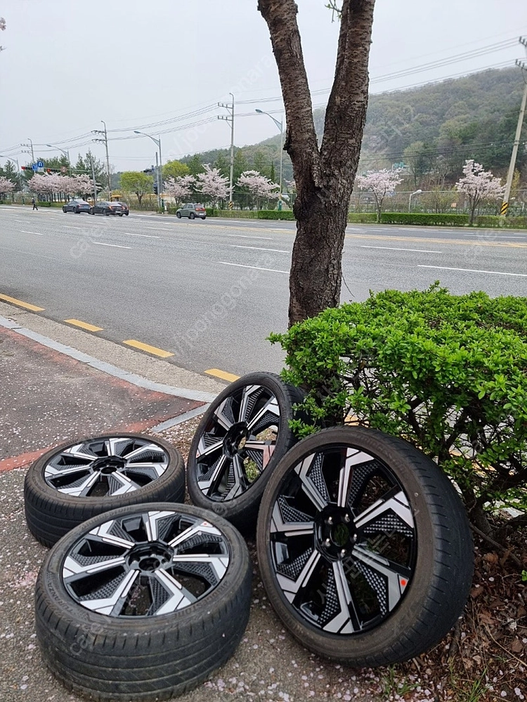 20인치 모비스 정품 휠 타이어 스포티지QL NQ4 EV5 EV6 GT 투싼ix 투싼TL 스포티지R 한대분 70만원 이미지