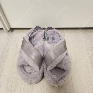 어그 샌들