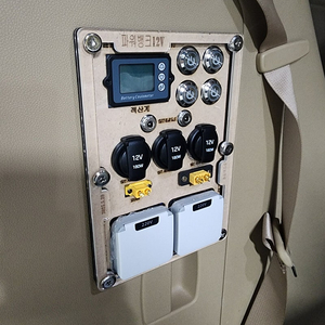 올 뉴 더 뉴 카니발 소화기 커버. 파워뱅크 전원 스위치 판넬 판매합니다