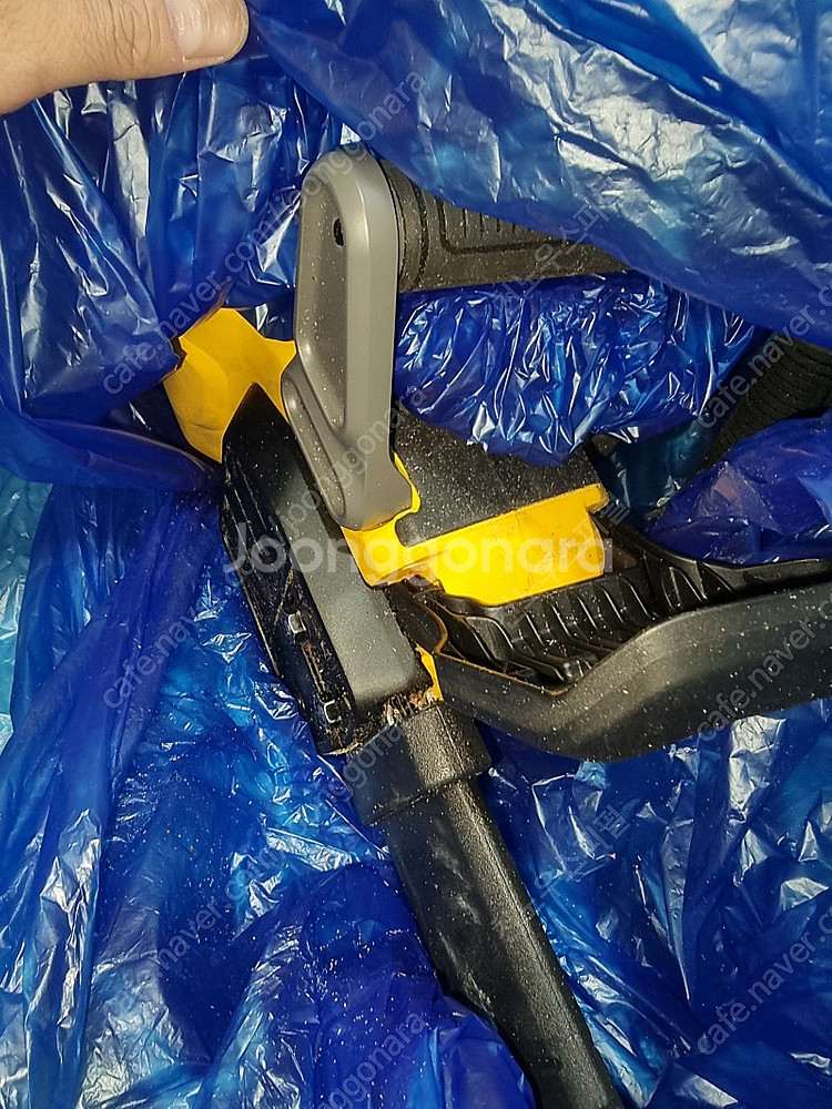 dcm575n 디월트 전기톱 20인치 판매 합니다--0