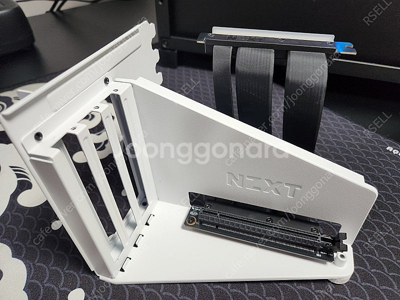 NZXT Vertical GPU Mounting Kit...--0