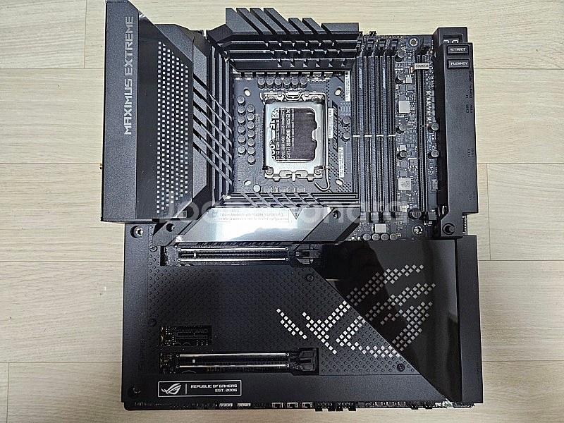 ASUS ROG MAXIMUS Z690 EXTREME ...--0