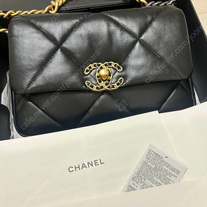 샤넬 19백 미듐 블랙 금장 (백화점 정품)