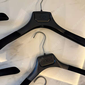 발렌티노 명품 옷걸이 팝니다