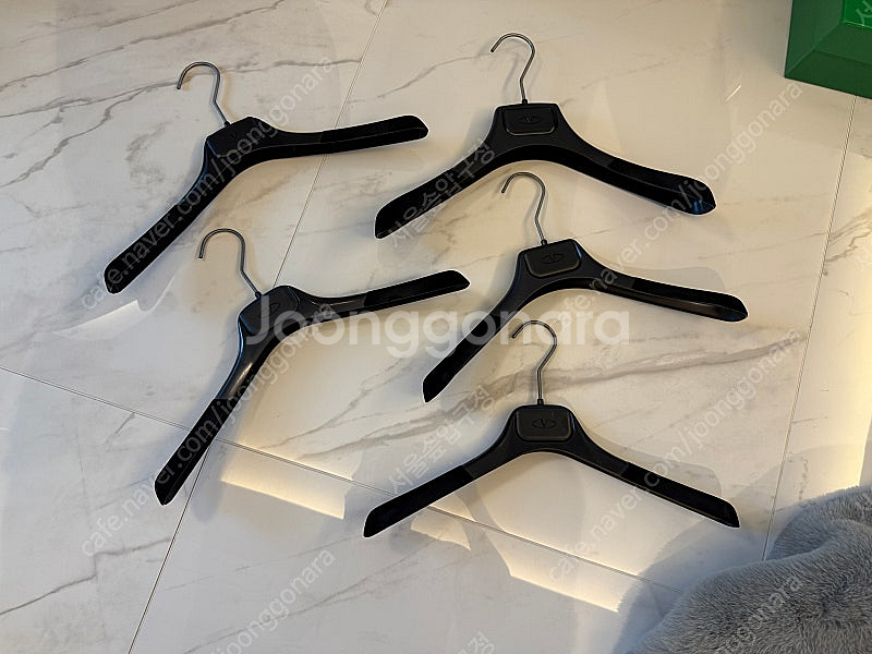 발렌티노 명품 옷걸이 팝니다--1