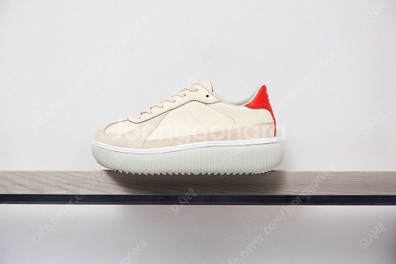 오니츠카타이거 델리시티 바닐라 파이어레드 색상  245사이즈 새제품 --0