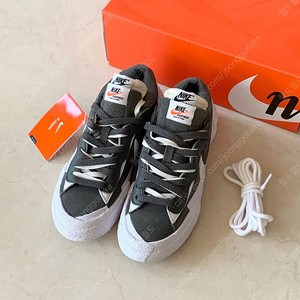 (새상품) 나이키 X 사카이 블레이저 로우 아이언그레이