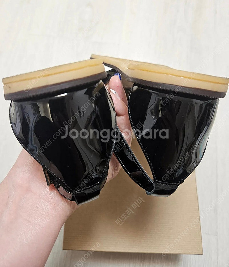 페페 블랙 유광 샌들 31--3
