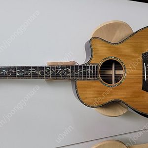 구미) 사방이 자개 인레이로 꾸며진 예쁜 어쿠스틱 기타 탑솔리드 신품+피에조픽업장착+신품소케