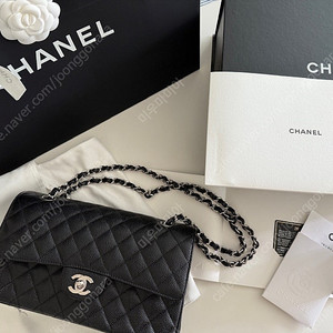 샤넬 클래식 미듐 블랙 캐비어 은장 (롯데 본점 구입)