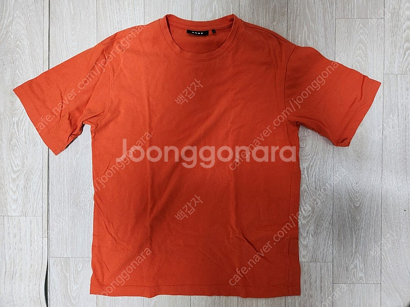 DKNY 남성 반팔티셔츠 주황색 S사이즈 팝니다.--0