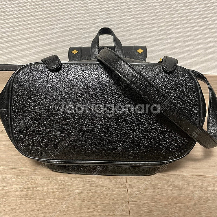 MCM 오리지날 버킷백 여성 가죽 백팩 블랙 금장 포인...--2