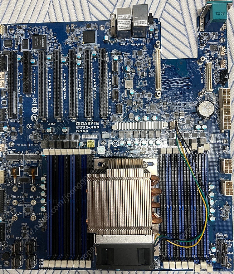 amd epyc 7302, mz32-ar0--0