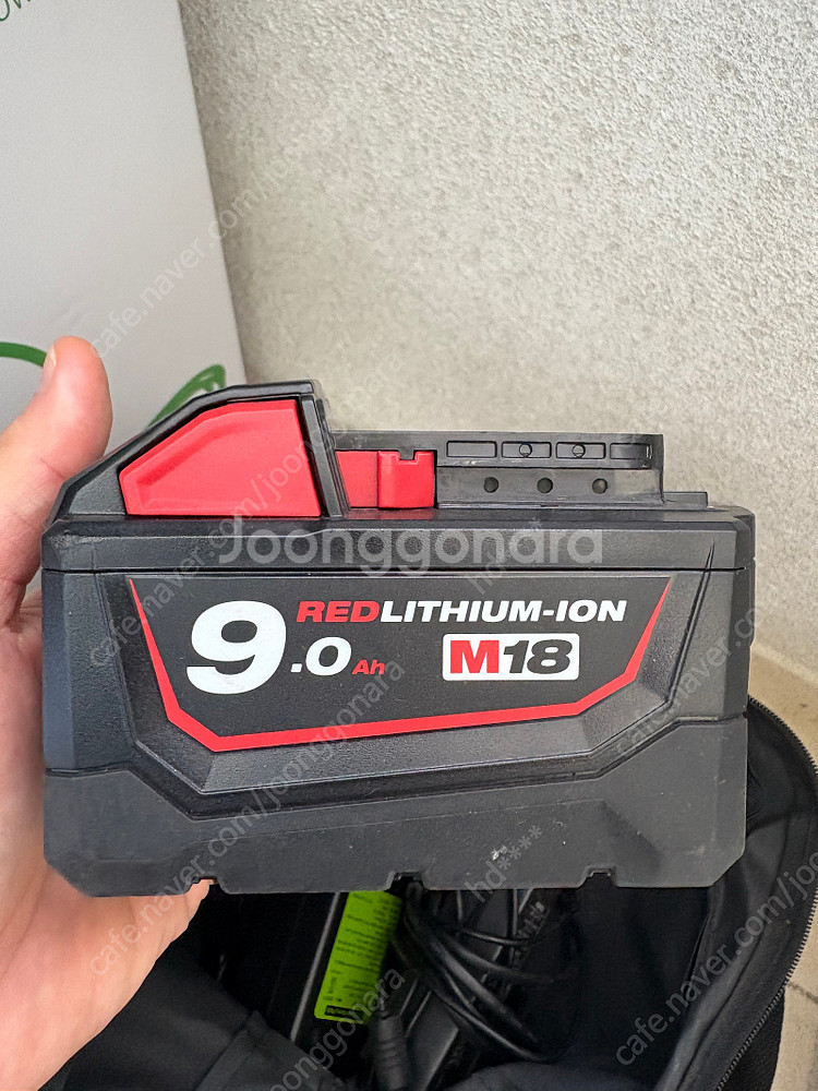 밀워키 M18 리튬 이온 배터리 및 충전기 세트 (중고...--1