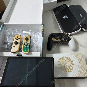 닌텐도 스위치 OLED 젤다의 전설 에디션 + 젤다 프로콘 팝니다.