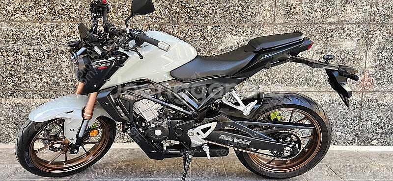 cb125r 팝니다.--3