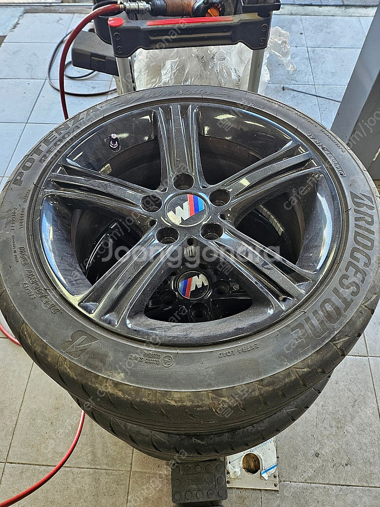 가격내림 bmw e90 블랙엔화이트 17인치휠타이어 팔...--1