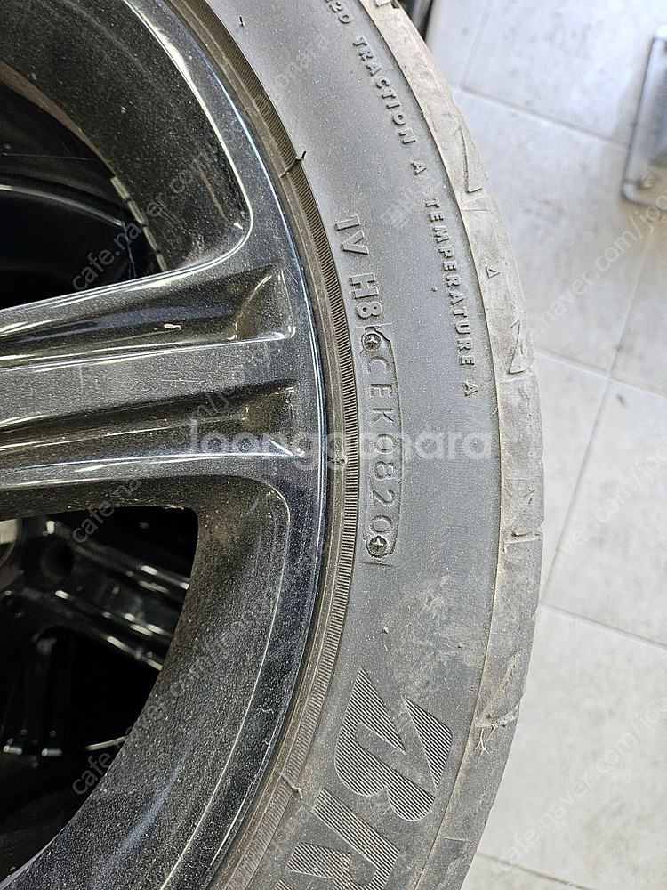 가격내림 bmw e90 블랙엔화이트 17인치휠타이어 팔...--2