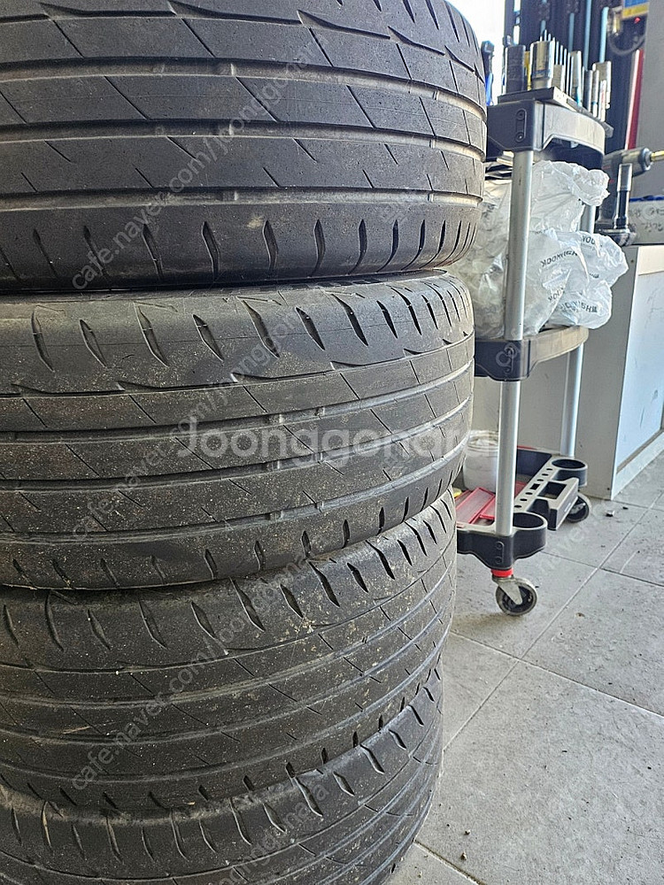가격내림 bmw e90 블랙엔화이트 17인치휠타이어 팔...--3