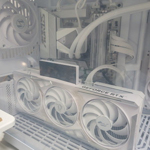 RTX4070ti super 화이트 불칸 용에디션 한정판 판매합니다.