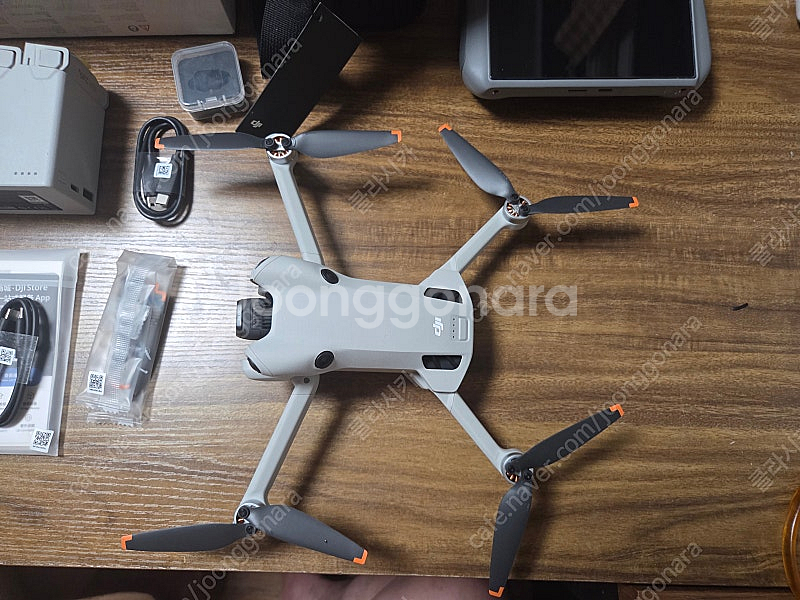 DJI MINI 4 PRO (미니4프로) 플라이모어 풀세트 드론 거의 새제품 판매합니다--2