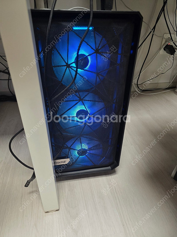 7950X3D + 4070ti 고사양 게이밍 컴퓨터 판...--0