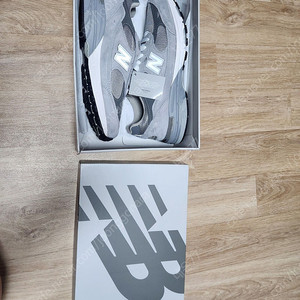 뉴발란스 993, Gray, MR993GL, 285사이즈 새상품 판매합니다.