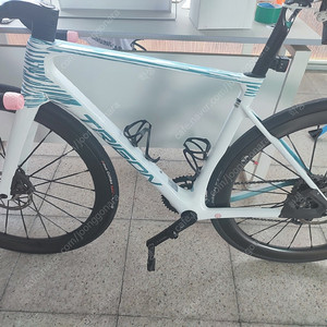 트리곤 다크니스R-EVO DURAACE Di2 52 로드 자전거 팝니다.