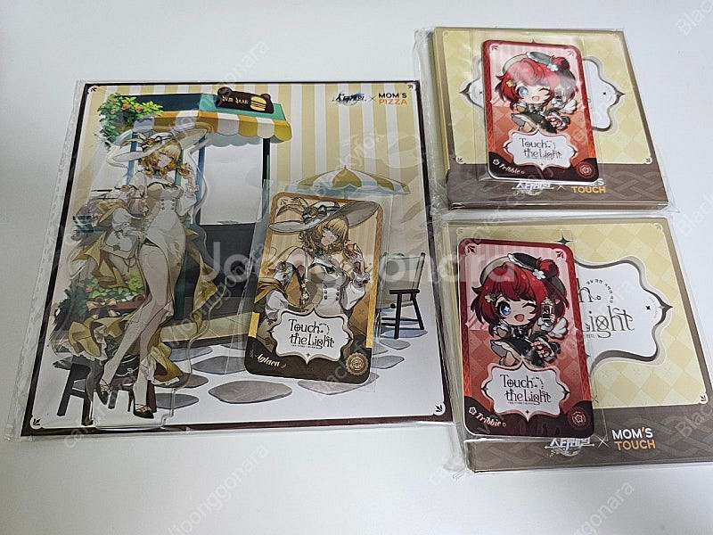 맘스터치 스타레일 아크릴스탠드 코롯토 포카 판매합니다--0