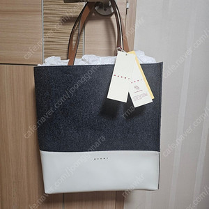 마르니 Marni 패널 토트백 새제품 정품 판매합니다.