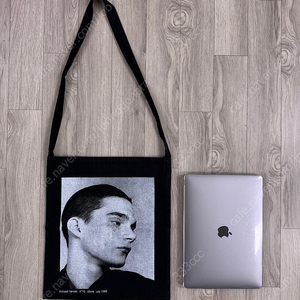 라프시몬스 16SS isolated heroes 토트백