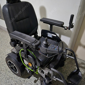 노인 전동차 전동 훨체어 이미지