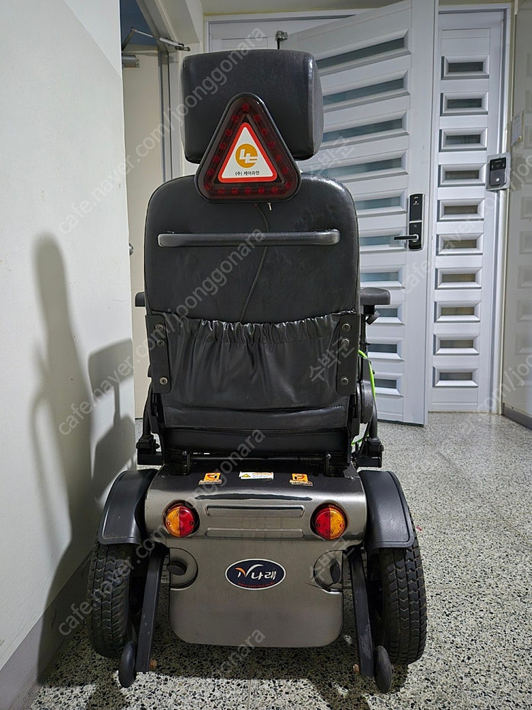 노인 전동차 전동 훨체어 이미지