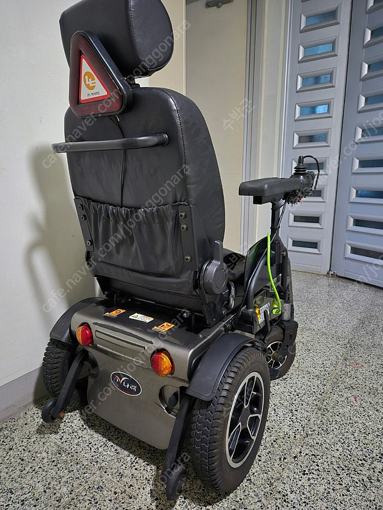 노인 전동차 전동 훨체어 이미지