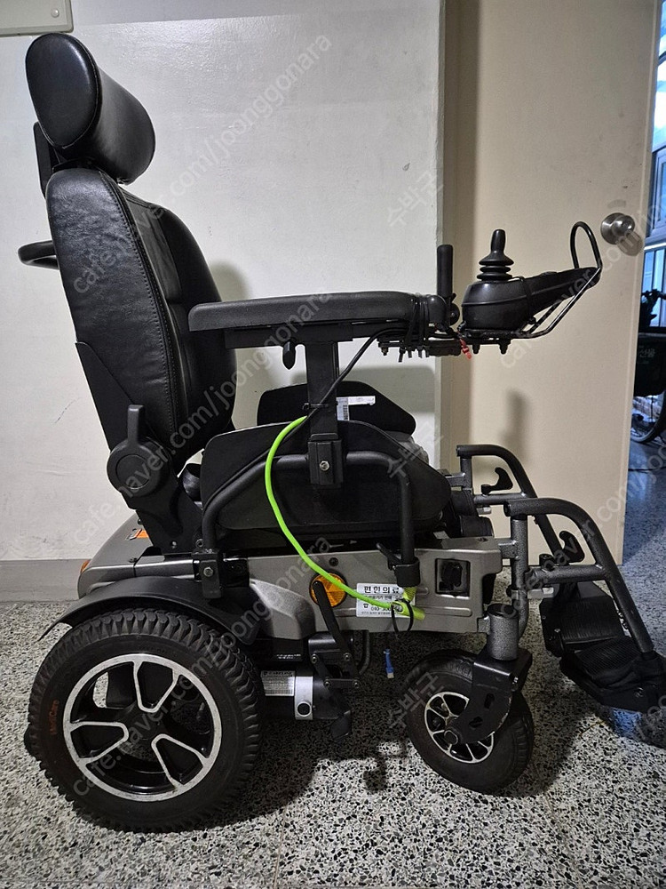 노인 전동차 전동 훨체어 이미지