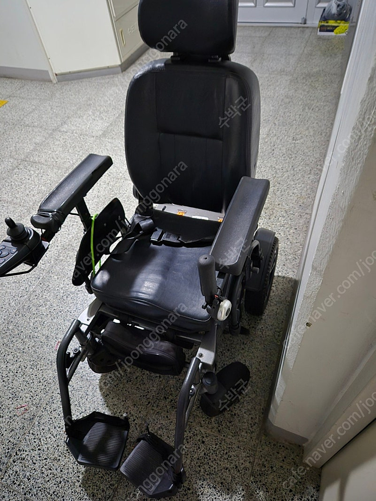 노인 전동차 전동 훨체어 이미지