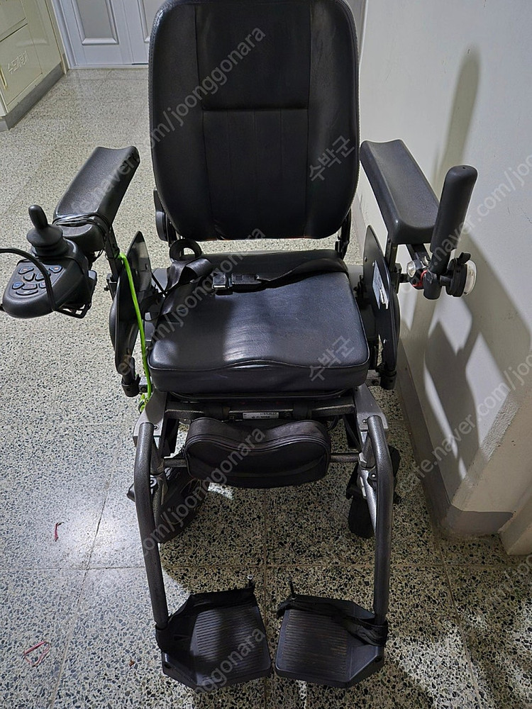 노인 전동차 전동 훨체어 이미지