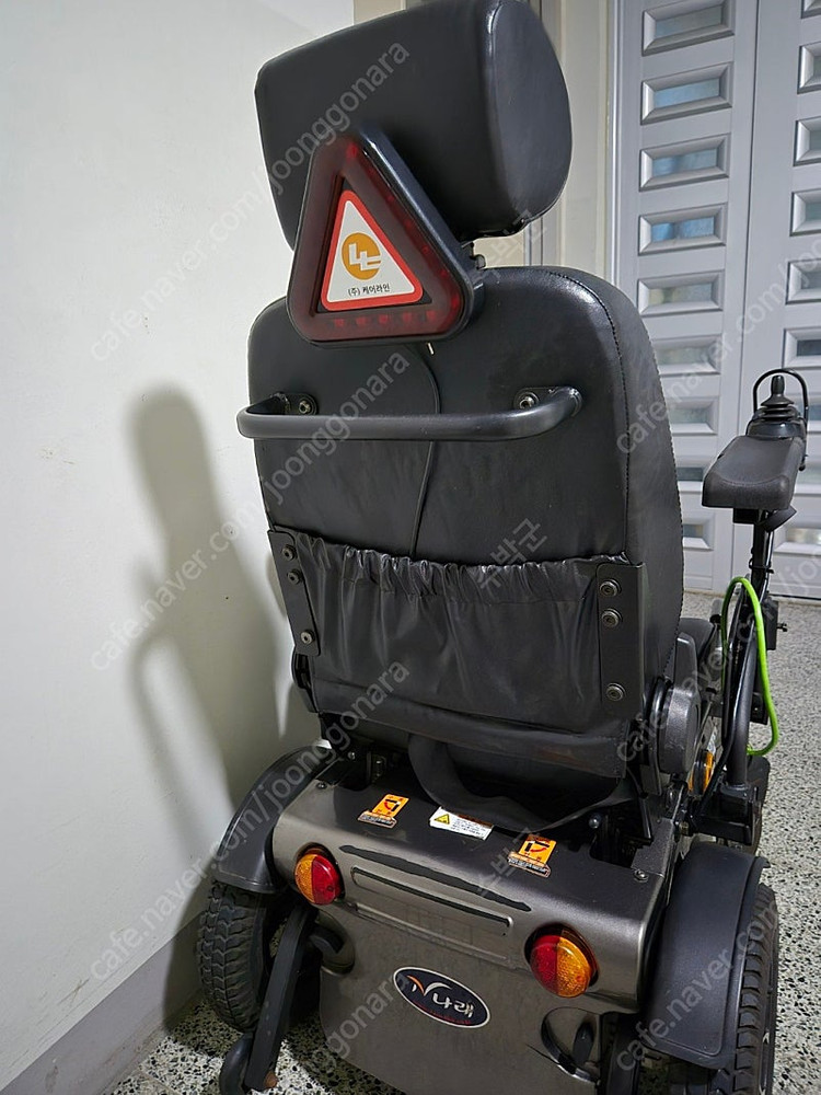 노인 전동차 전동 훨체어 이미지