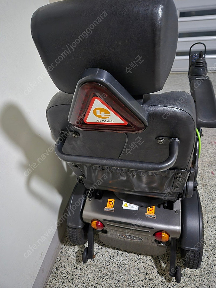 노인 전동차 전동 훨체어 이미지