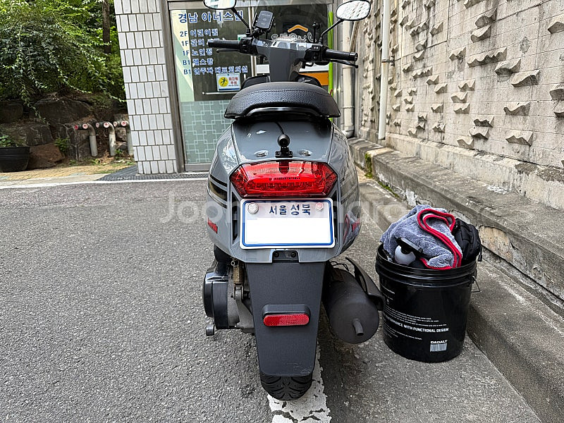 람브레타 v125 그레이 22년식 8900km 판매합니...--3