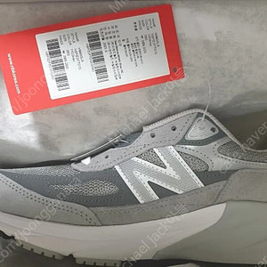 뉴발란스 990V6 그레이 컬러 260 사이즈 팝니다.