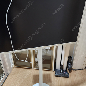 삼성전자 스마트 모니터 32인치 LS32BM801IKXKR 2대와 삼탠바이미로 만들 수 있는 티비 거치대 판매합니다.(모니터+거치대=35만원)