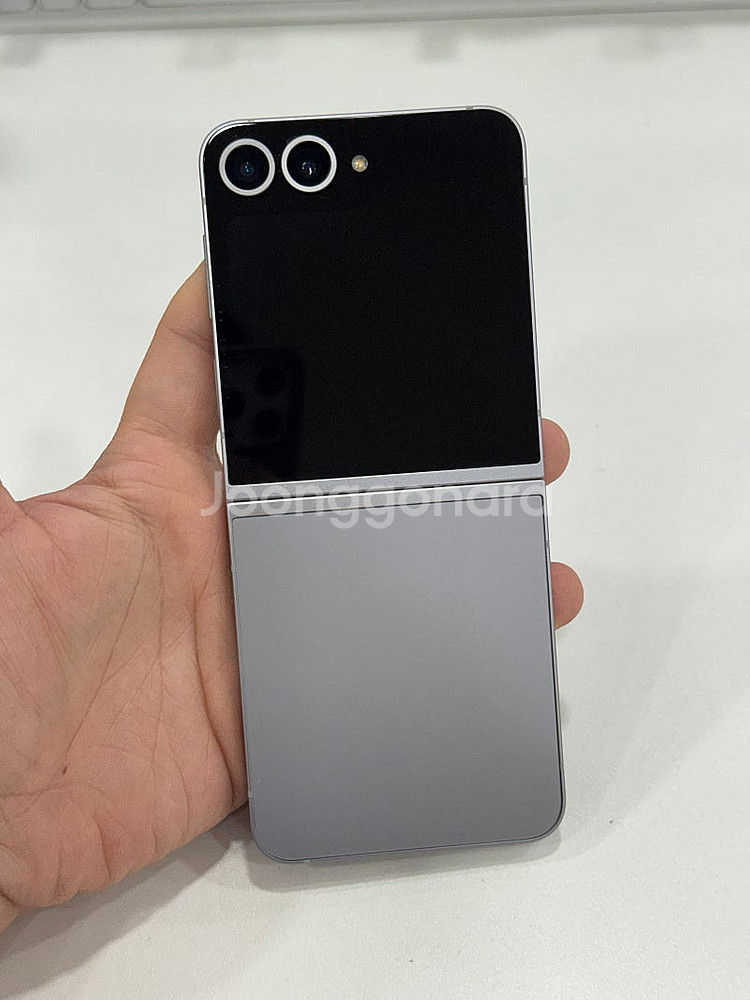 갤럭시Z플립6 (F741) 실버 깔끔한 S급 50만원에 판매합니다~--0