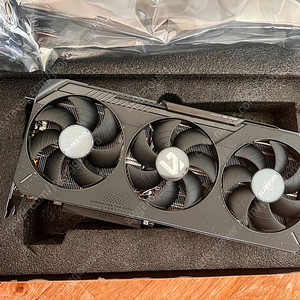 기가바이트 9070 xt 게이밍오씨 16gb 팝니다.